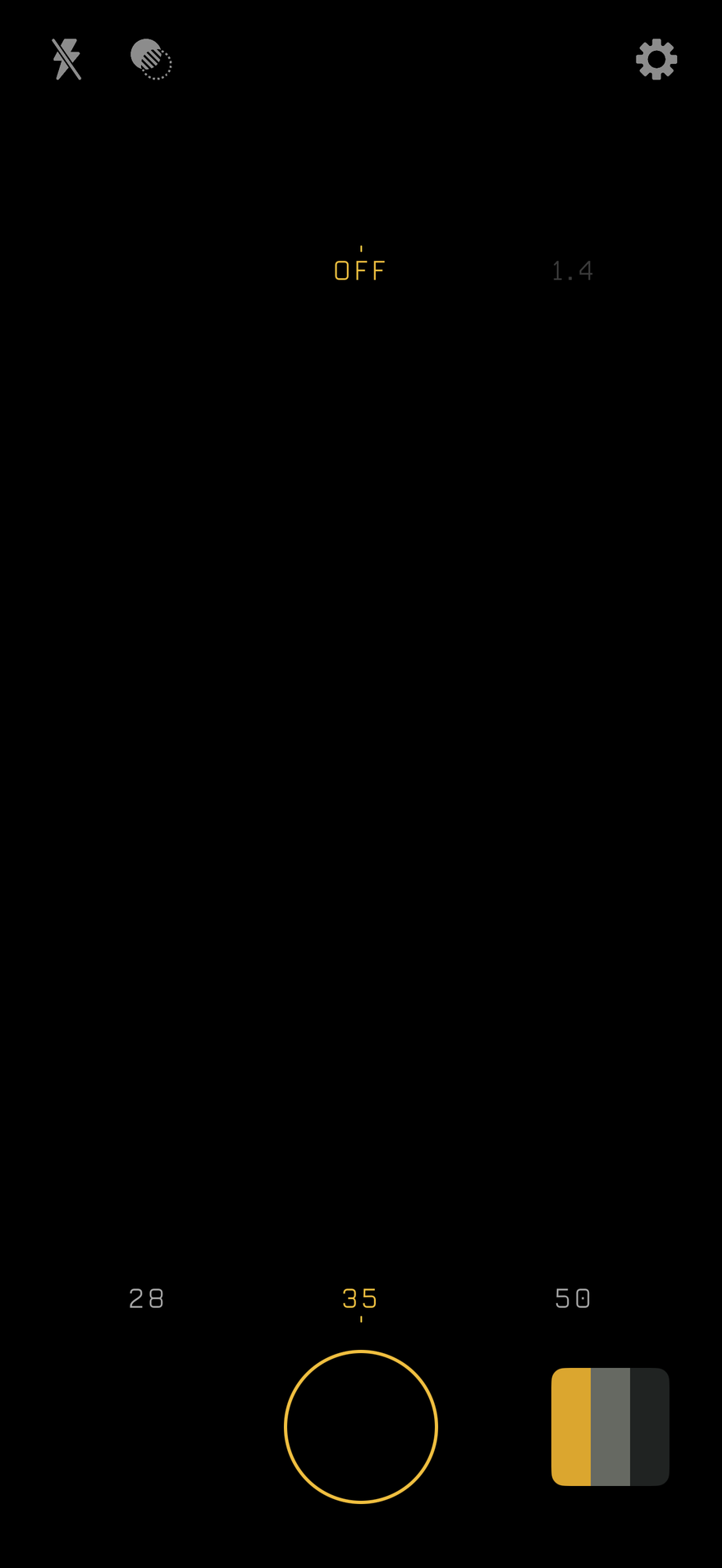 Filmcurve’s camera interface on iPhone 17 Pro Max, with flash, diffusion, settings, aperture and shutter controls